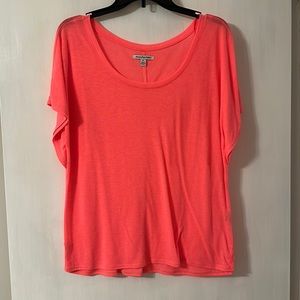 Pink T-Shirt with side slits - Size: M